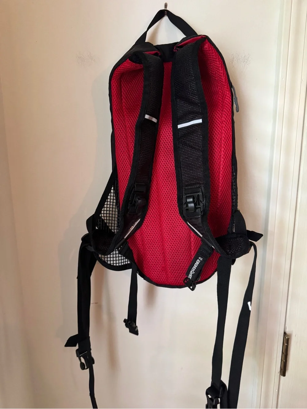 Caribee Skycrane 2L Hiking Daypack Hydration Compatible Black/Red